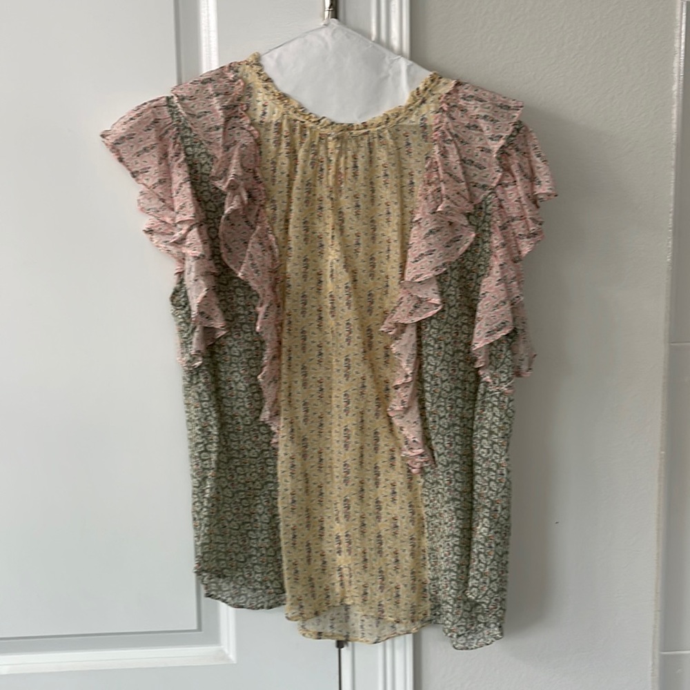 Beautiful ditsy print La Vie blouse
